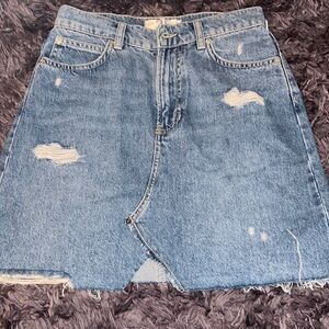 We the free size 25 distressed mini skirt, Rigid washed denim mini skirt.